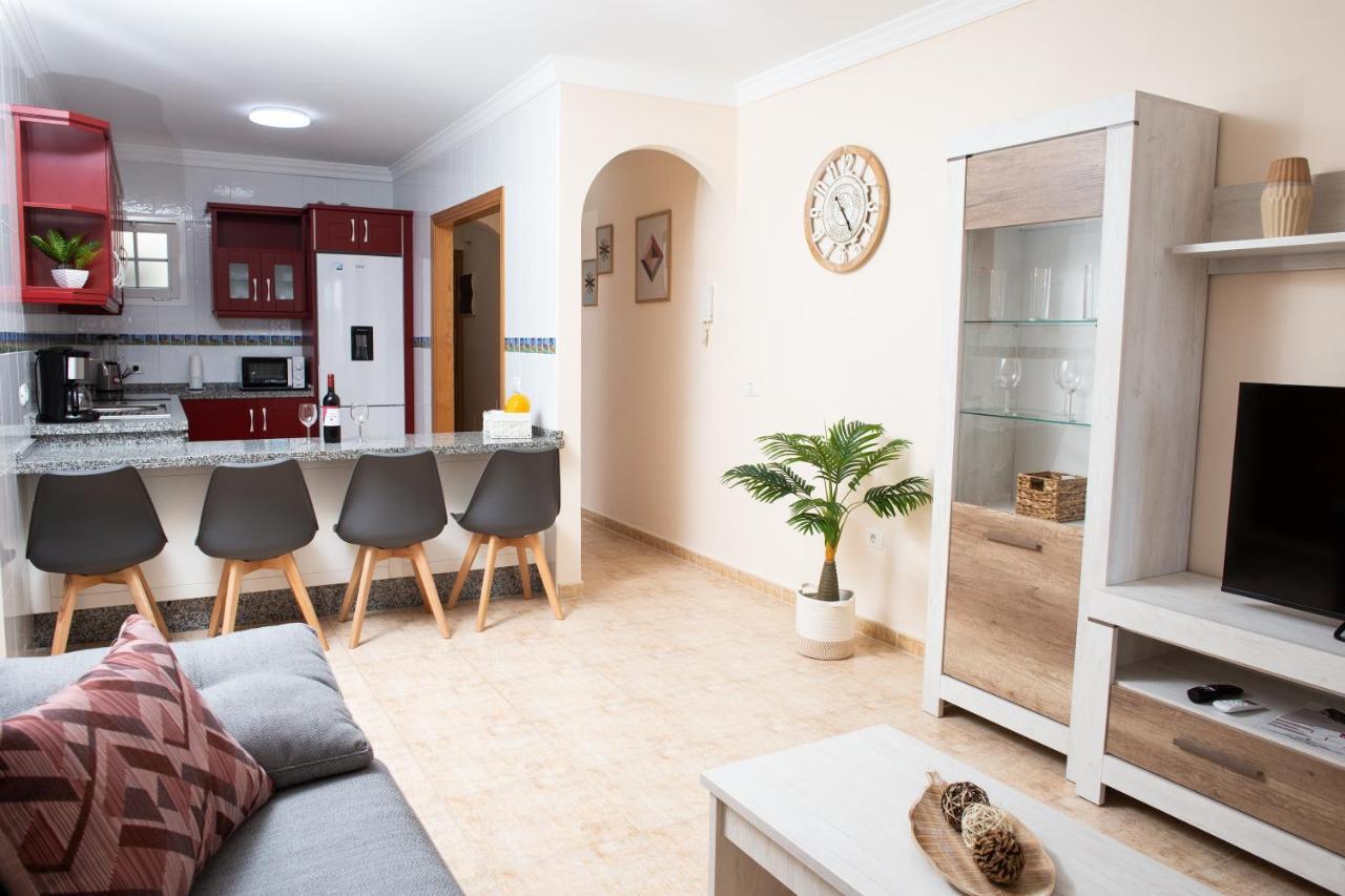Apto Isa: Amplio Y Acogedor Apto De 75m Con Terraza, Aire Acondicionado Y Parking Gratuito Apartment Los Abrigos